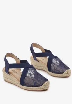 Granatowe Sandały na Plecionym Koturnie z Koronką na Cholewce Leirphio