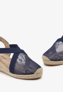 Granatowe Sandały na Plecionym Koturnie z Koronką na Cholewce Leirphio