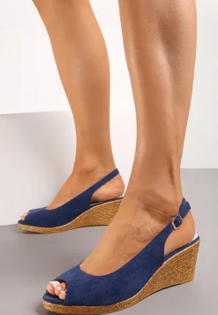 Granatowe Sandały z Zapięciem na Sprzączkę i Otwartym Noskiem na Koturnie Soelira