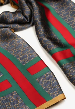 Granatowy Szalik w Paski z Geometrycznym Wzorem Everinae