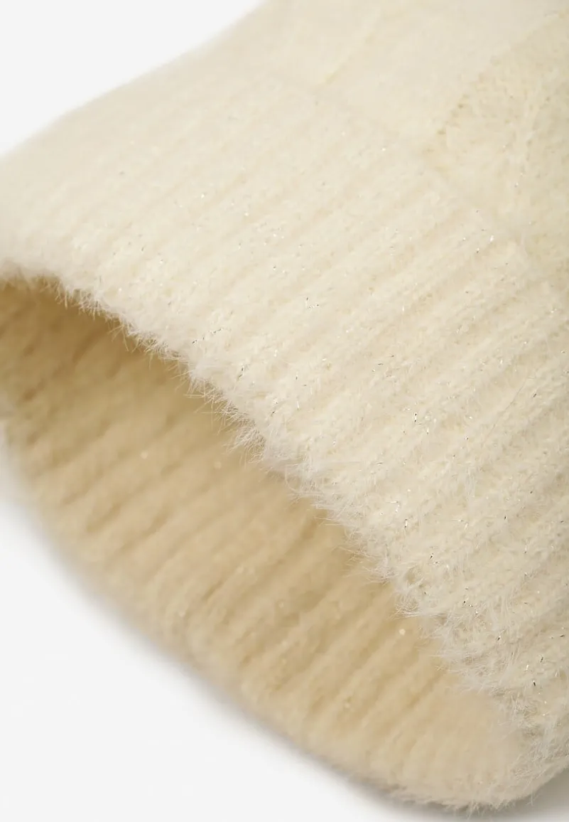 Jasnobeżowa Czapka Zdobiona Warkoczowym Splotem i Pomponem Etarinna