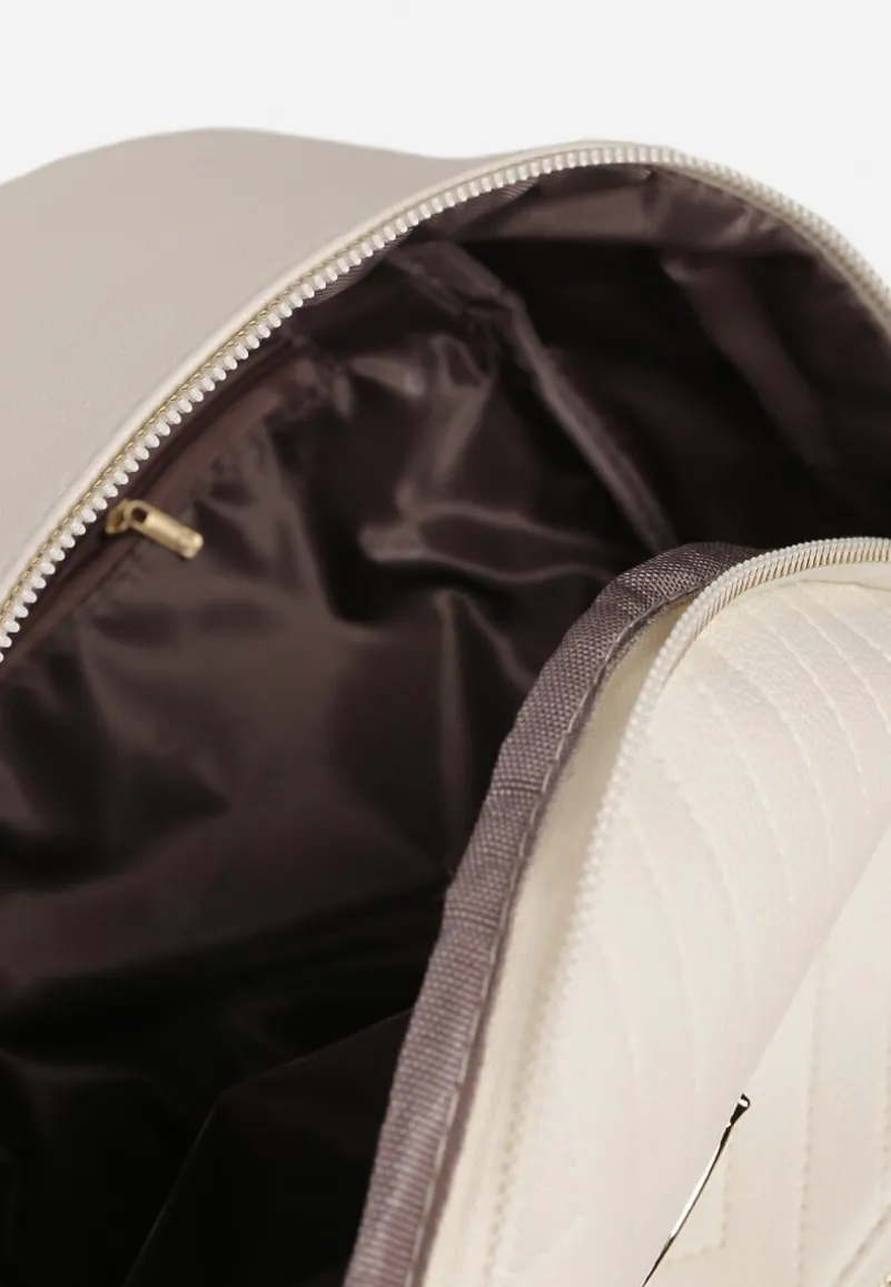 Jasnobeżowy Casualowy Plecak Ozdobiony Metalicznym Logo i Pikowaniem Jaloedi