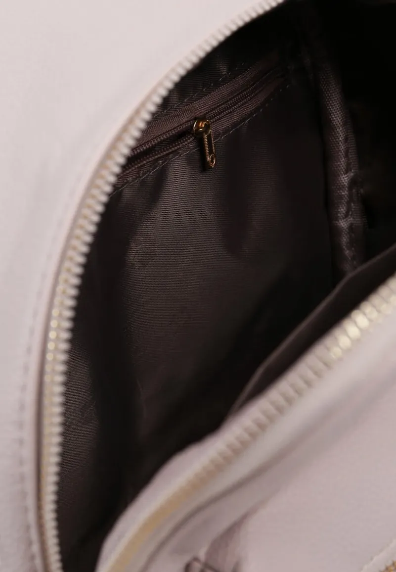 Jasnobeżowy Plecak na Szelkach z Regulacjach Ozdobione Łańcuszkiem i Napisami Hettana