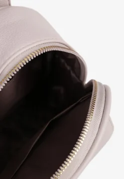 Jasnobeżowy Plecak z Regulowanymi Odpinanymi Paskami i Ozdobną Kieszonką na Magnes Nelvera