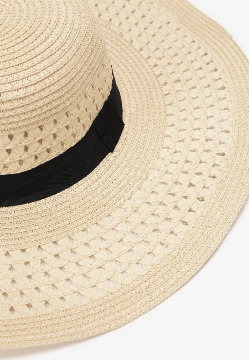 Jasnobeżowy Pleciony Kapelusz z Taśmą i Szerokim Rondem Dianexis