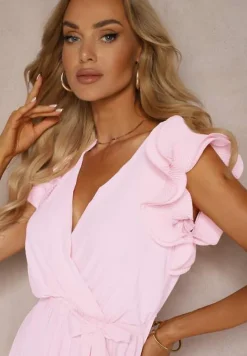 Jasnoróżowa Kopertowa Sukienka z Gumką w Pasie i Materiałowym Paskiem Ozdobiona Falbankami Tiamatalia