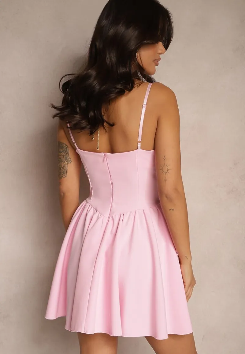 Jasnoróżowa Rozkloszowana Sukienka z Gorsetową Górą na Ramiączkach Leannith