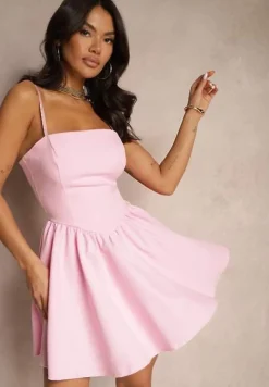 Jasnoróżowa Rozkloszowana Sukienka z Gorsetową Górą na Ramiączkach Leannith