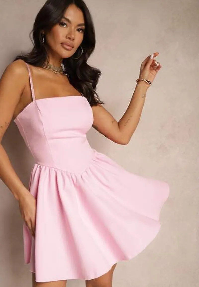 Jasnoróżowa Rozkloszowana Sukienka z Gorsetową Górą na Ramiączkach Leannith