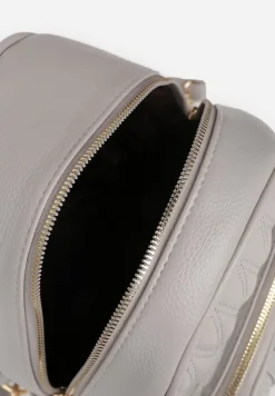 Jasnoszary Casualowy Plecak z Tłoczonym Wzorem i Regulowanymi Odpinanymi Paskami Nelarose