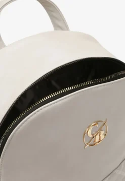 Jasnoszary Pikowany Plecak z Regulowanymi Szelkami i Metalową Ozdobą Kiza