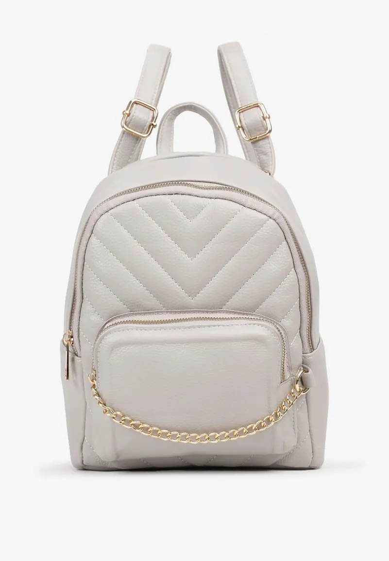 Jasnoszary Plecak Ozdobiony Łańcuszkiem i Pikowaniem Kolaggia