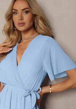 Niebieska Plisowana Sukienka z Kopertowym Dekoltem i Gumką w Talii Dimitris