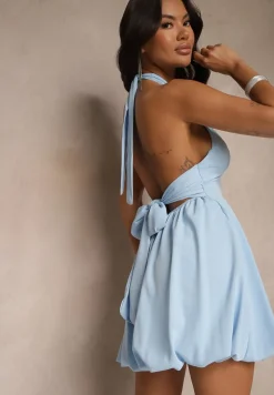 Niebieska Sukienka Bombka z Dekoltem Halter i Ozdobnym Wiązaniem Alanivia