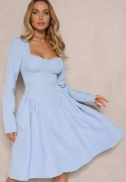 Niebieska Sukienka o Rozkloszowanym Kroju z Gorsetową Górą Tillitte