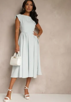 Niebieska Sukienka Vices o Rozkloszowanym Kroju z Dekoltem w Kształcie Łódki Milioria