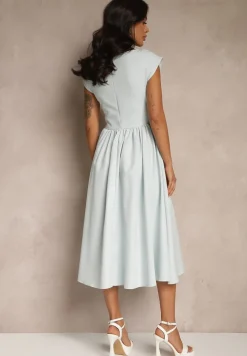 Niebieska Sukienka Vices o Rozkloszowanym Kroju z Dekoltem w Kształcie Łódki Milioria