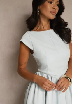 Niebieska Sukienka Vices o Rozkloszowanym Kroju z Dekoltem w Kształcie Łódki Milioria