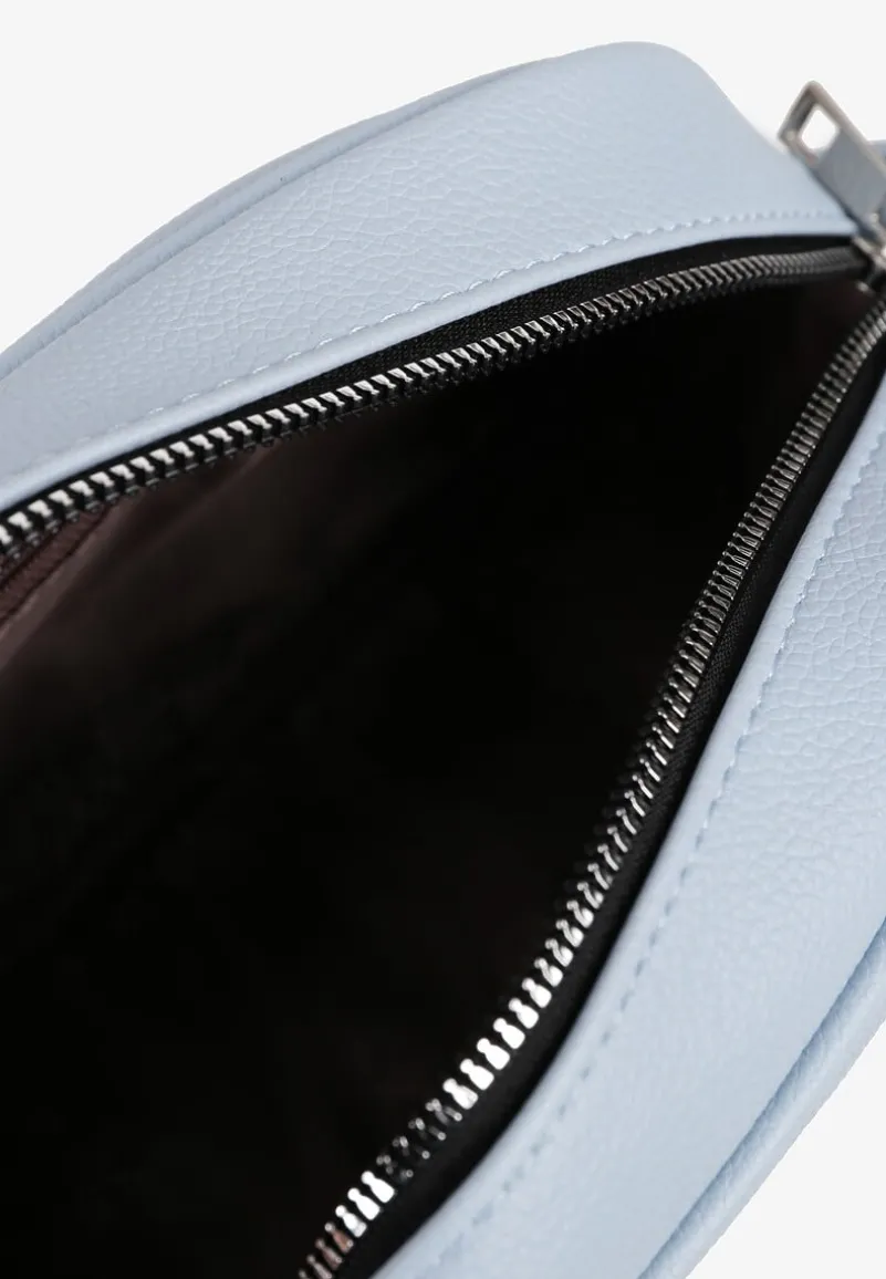 Niebieska Torebka na Ramię Ozdobiona Metaliczną Aplikacją Nanithra