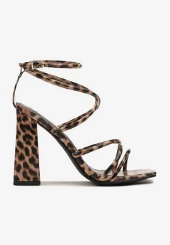 Panterkowe Sandały na Słupku Ozdobione Kwadratowym Noskiem Nilusca