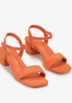 Pomarańczowe Sandały na Niskim Słupkowym Obcasie ze Sprzączką Vosanna