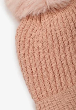 Różowa Czapka Dzianinowa z Ozdobnym Pomponem Grisell