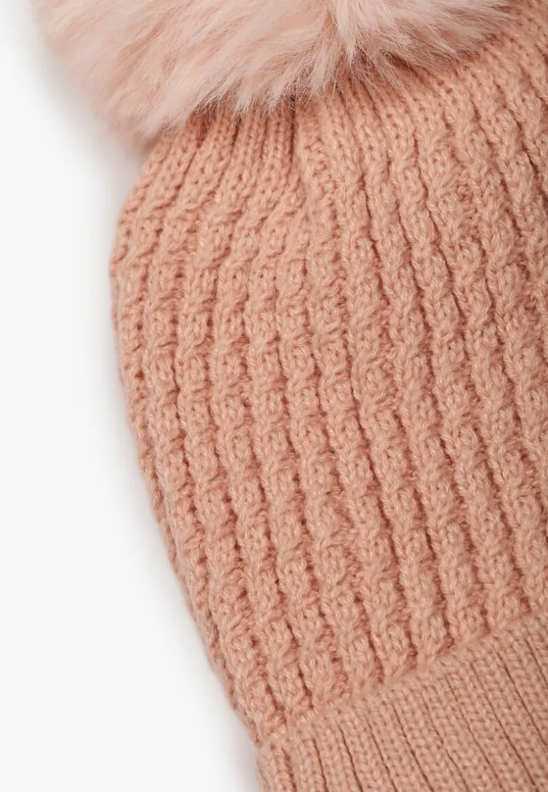 Różowa Czapka Dzianinowa z Ozdobnym Pomponem Grisell