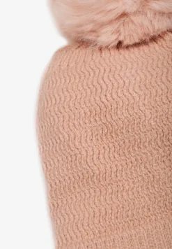 Różowa Czapka Ozdobiona Pomponem Kulame