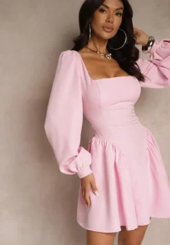 Różowa Gorsetowa Sukienka Ozdobiona Wiązaniem z Tyłu Lilafine