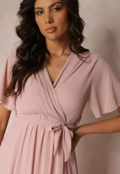 Różowa Plisowana Sukienka z Kopertowym Dekoltem i Gumką w Talii Dimitris