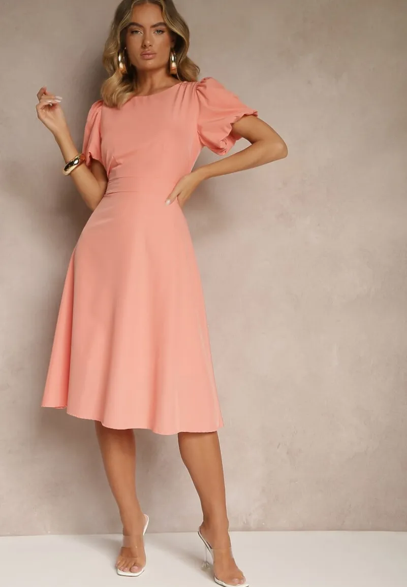 Różowa Rozkloszowana Sukienka Vices Ozdobiona Odpinanym Kwiatem 3D Koleira