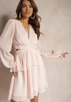 Różowa Rozkloszowana Sukienka Pokryta Transparentną Tkaniną z Wycięciami po Bokach Cedriona