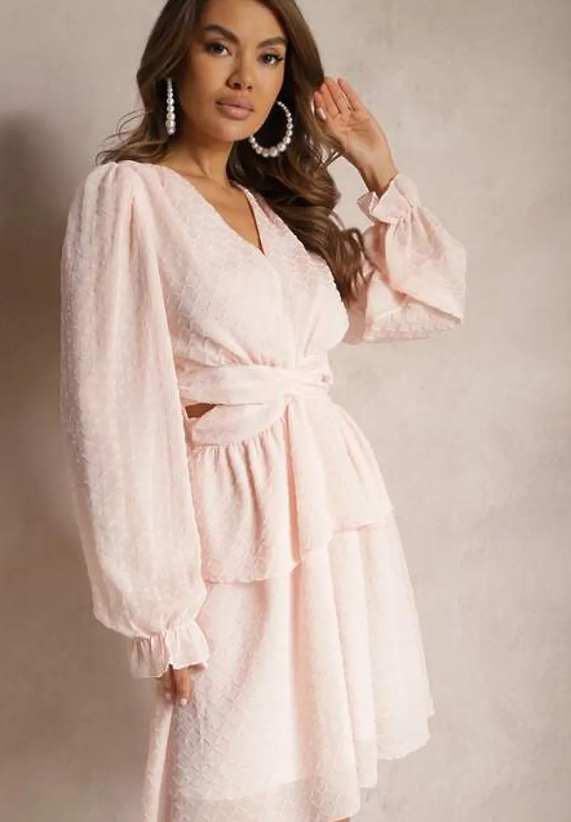 Różowa Rozkloszowana Sukienka Pokryta Transparentną Tkaniną z Wycięciami po Bokach Cedriona