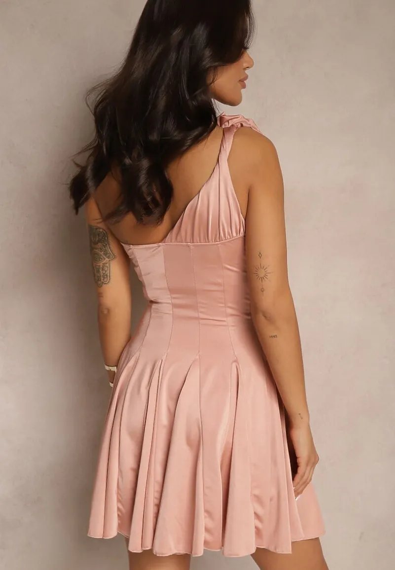 Różowa Rozkloszowana Sukienka Satynowa na Jedno Ramię z Kwiatem 3D Olerriva