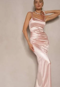 Różowa Satynowa Sukienka z Marszczeniem na Ramiączkach o Dopasowanym Kroju Lisarionea