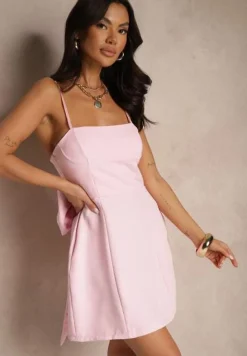 Różowa Sukienka o Rozkloszowanym Kroju na Ramiączkach z Dużą Kokardą Ivelvia