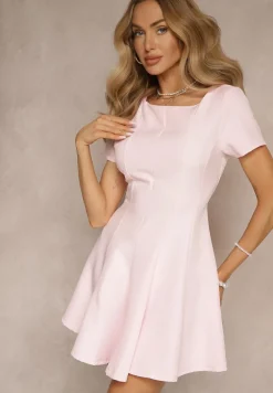 Różowa Sukienka o Rozkloszowanym Kroju na Krótki Rękaw Zdobiona Przeszyciami Mepiza