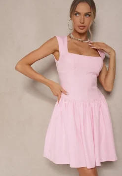 Różowa Sukienka o Rozkloszowanym Kroju z Kwadratowym Dekoltem Halivira