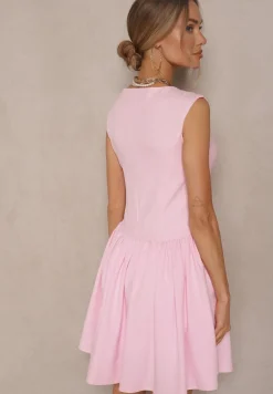Różowa Sukienka o Rozkloszowanym Kroju z Kwadratowym Dekoltem Halivira
