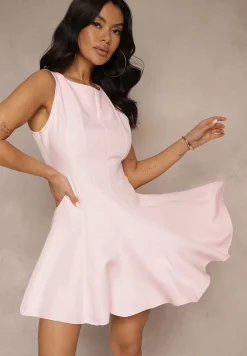 Różowa Sukienka o Rozkloszowanym Kroju z Przeszyciami Lenirae