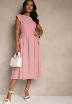 Różowa Sukienka Vices o Rozkloszowanym Kroju z Dekoltem w Kształcie Łódki Milioria