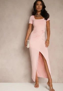 Różowa Sukienka z Wiskozą Ozdobiona Marszczeniem i Rozcięciem na Nogę Milanorea