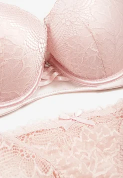 Różowy Komplet Biustonosz Push Up i Majtki Ozdobione Romantyczną Koronką Zeril
