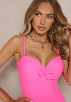 Różowy Strój Kąpielowy z Ozdobnym Wiązaniem Temelea