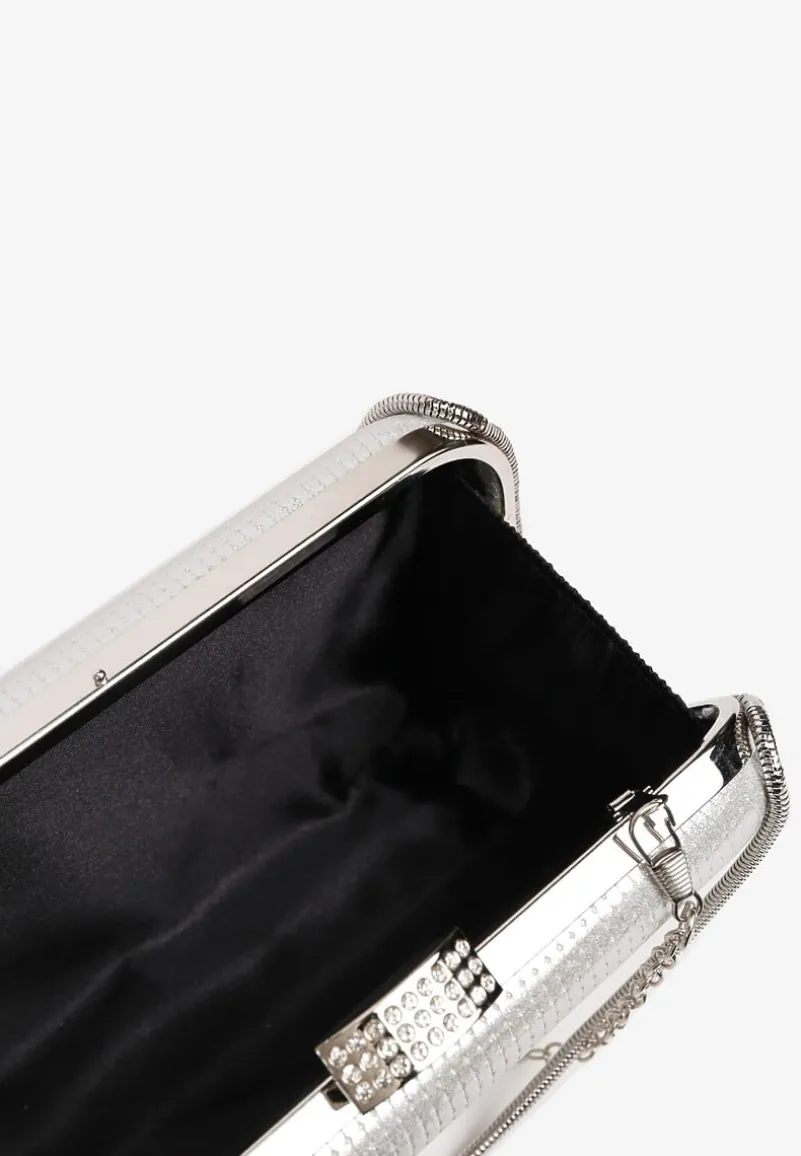 Srebrna Mała Torebka Kopertówka na Ramię z Łańcuszkiem Rączką i Perełkami Nellissa