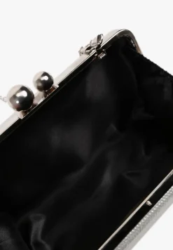 Srebrna Torebka Koktajlowa z Błyszczącego Materiału na Odpinanym Łańcuszku Solila