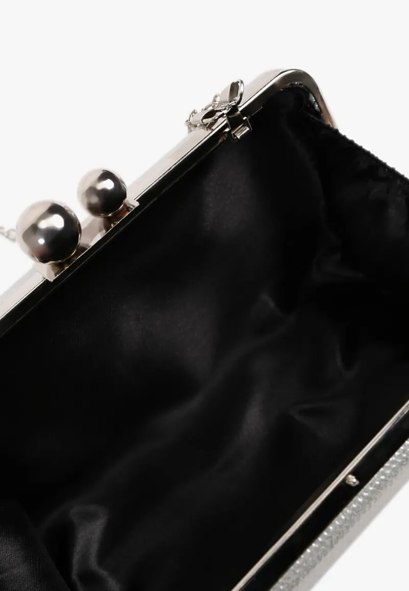 Srebrna Torebka Koktajlowa z Błyszczącego Materiału na Odpinanym Łańcuszku Solila