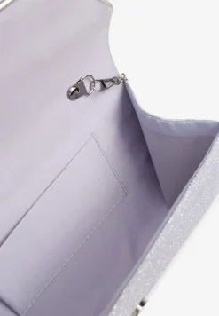 Srebrna Torebka Kopertowa z Błyszczącego Materiału z Łańcuszkiem na Ramię Senalie