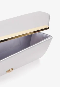 Srebrna Torebka Kopertówka z Klapą na Magnes z Imitacji Skóry Amiza