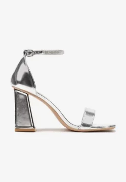 Srebrne Sandały na Słupku z Metaliczną Wstawką i Cyrkoniami Xiramla
